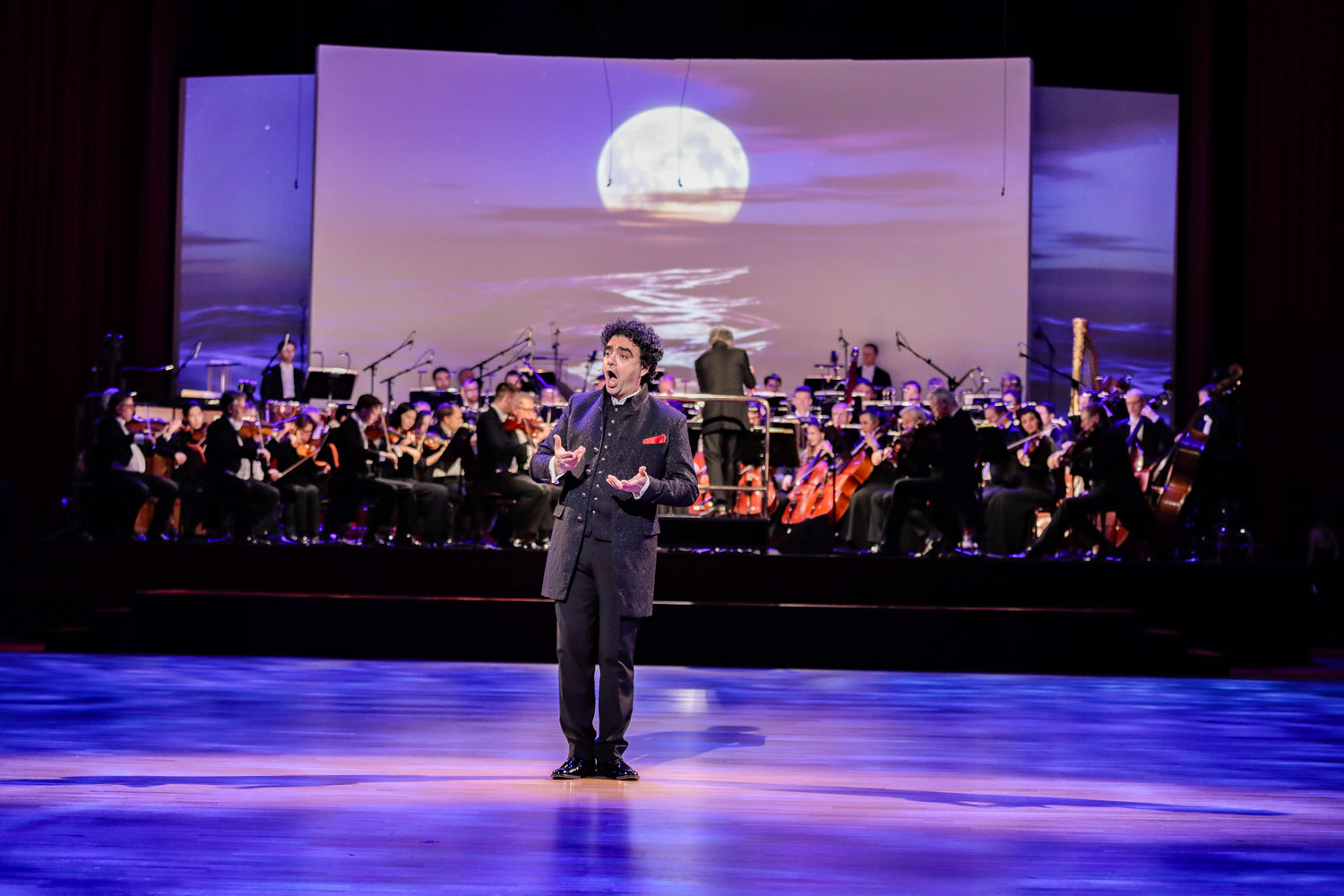 Welt-Tenor Rolando Villazón ist Klassik-Star beim 16. SemperOpernball - Tom Wlaschiha führt durch den Ballabend