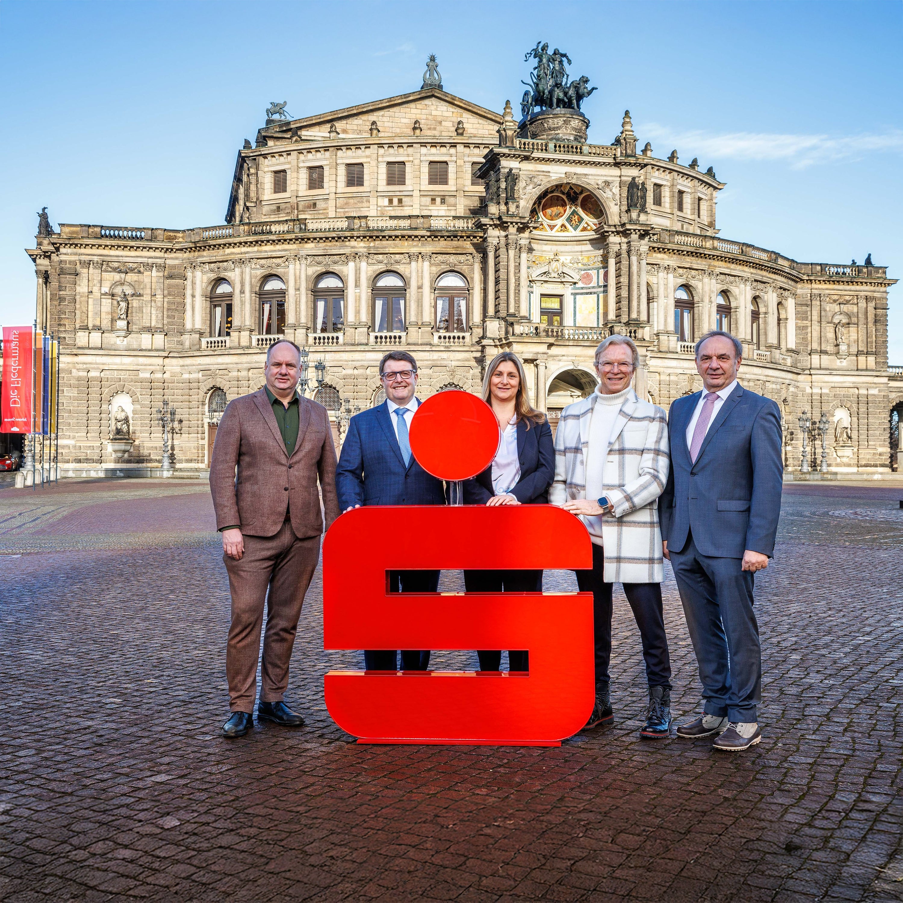 SemperOpenairball 2025: Musik, Tanz und Feuerwerk - im Dreivierteltakt über den Theaterplatz